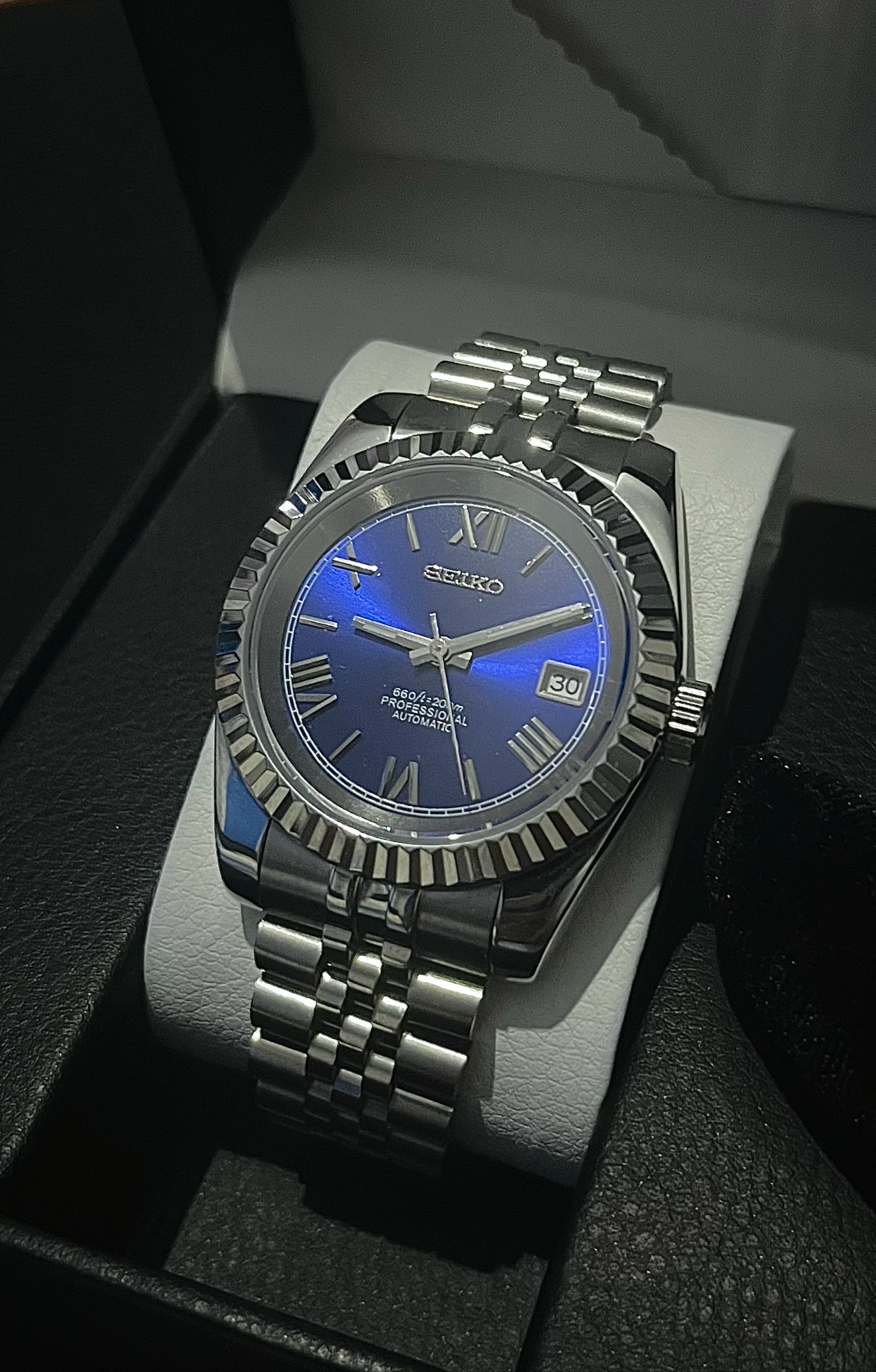 ✨ Montre – Cadran Bleu & Chiffres romains ✨